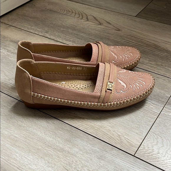Embroidered Pink Loafers - Picture 1 of 2